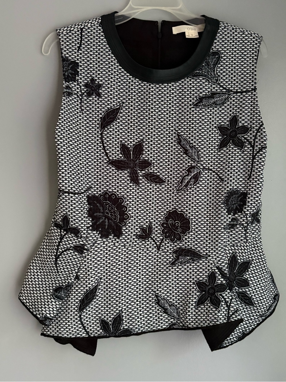 O'2nd Black & White Floral Peplum Shell Top